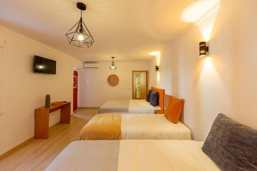 Televisyen dan/atau pusat hiburan di Luxury Palm Suites