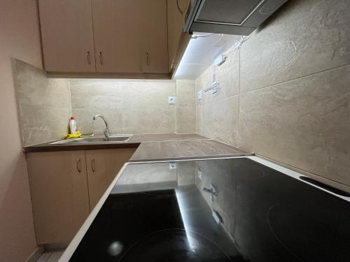 Kuchyňa alebo kuchynka v ubytovaní Cozy n easy flat in Exarchia!
