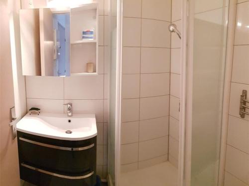 a bathroom with a sink and a shower at Appartement Argelès-sur-Mer, 2 pièces, 4 personnes - FR-1-388-52 in Argelès-sur-Mer