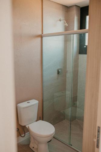 a bathroom with a toilet and a glass shower at Casas na montanha - Villa Montegrappa in Caxias do Sul