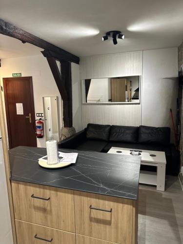 a kitchen with a black counter top in a room at Salabardoa Ea in Ea
