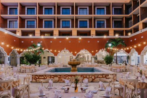 a wedding venue with a fountain in the middle of a building at Holiday Inn Merida by IHG in Mérida