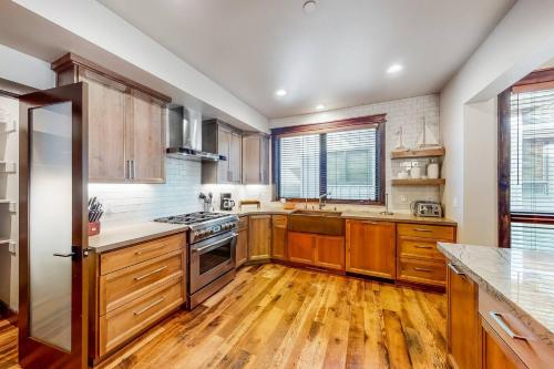 Gallery image of Gondola Vista Luxury Villas by Ski Heavenly & Beaches in South Lake Tahoe