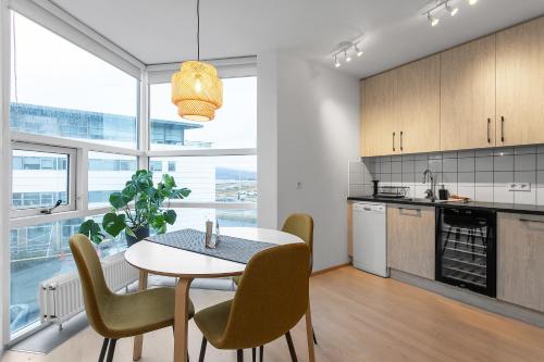 Kuchyň nebo kuchyňský kout v ubytování REMOVED SKULAGATA 44- Charming Apartment w -Free Parking -Netflix