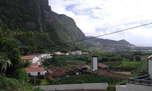 a view of a village with mountains in the background at Residencia Mateus in Faja Grande