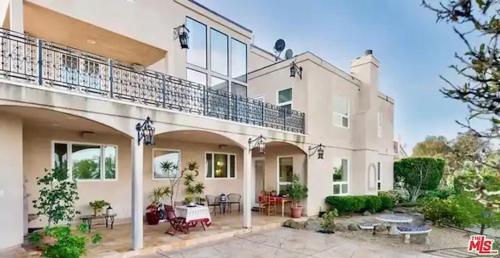 Malibu Hills Castle – Photos 3