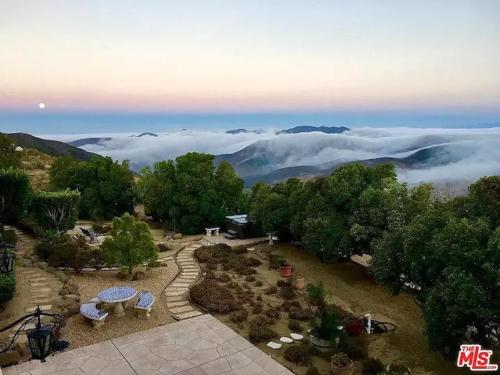 Malibu Hills Castle – Photos 4
