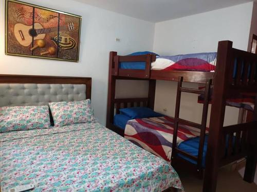 a bedroom with two bunk beds and a bed at Apartamento amplio, confortable aire acondicionado in Ríohacha