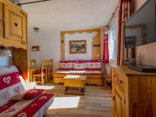 Appartement rénové style montagnard, 4 pers, balcon sud, skis aux pieds, centre Val Thorens