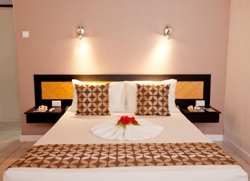 Un pat sau paturi într-o cameră la Gecko's Resort