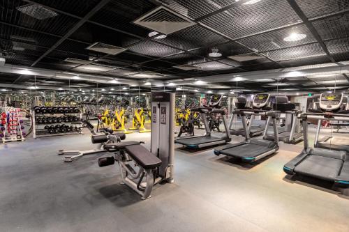 a gym with lots of treadmills and machines at Guangdong Hotel (Zhuhai) in Zhuhai