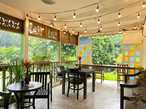 a restaurant with tables and chairs and windows at Casa San Pablo B & B in San Pablo