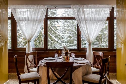 Gambar di galeri bagi Hotel Cindrel di Păltiniş