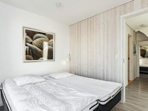 Postel nebo postele na pokoji v ubytování Two-Bedroom Holiday home in Wendtorf 3