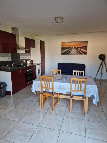 rêve méditerranéen, La vie de château