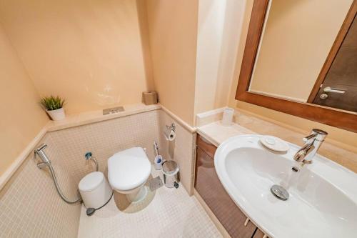 a bathroom with a toilet and a sink at Stunning 1 bedroom w pool in Downtown in Dubai