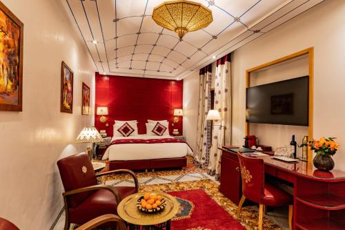 a hotel room with a bed and a desk at La Maison Arabe Hotel, Spa & Cooking Workshops in Marrakech