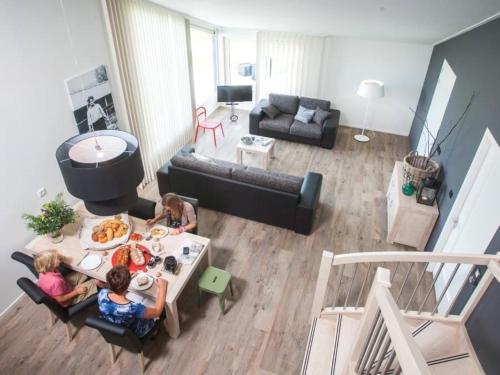 a group of children sitting at a table in a living room at Luxe vakantiehuis in Friesland in Joure