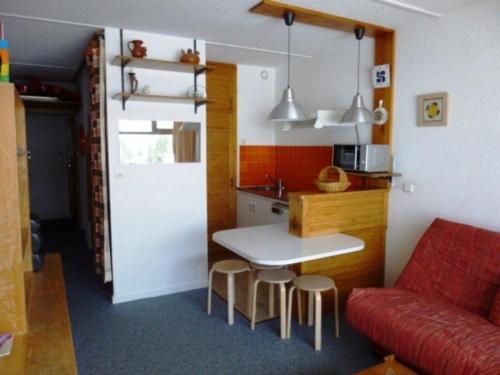 a small kitchen with a table and chairs in a room at Studio Arette, 1 pièce, 4 personnes - FR-1-602-14 in Arette