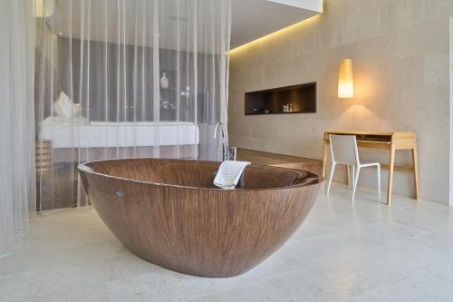 Ένα μπάνιο στο Limmathof Baden - Boutique Haus & Spa