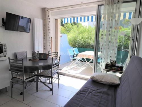 Photo de la galerie de l'établissement Studio Cabine au RDC avec Terrasse, Piscines, Parking Privé et Proche de la Mer - FR-1-307-186, au Grau-du-Roi