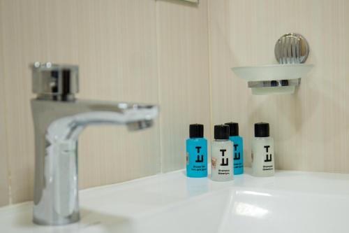  Inga Hotel Yerevan -  Room  picture :   Tea/Coffee maker    Shower    Safety deposit box                           