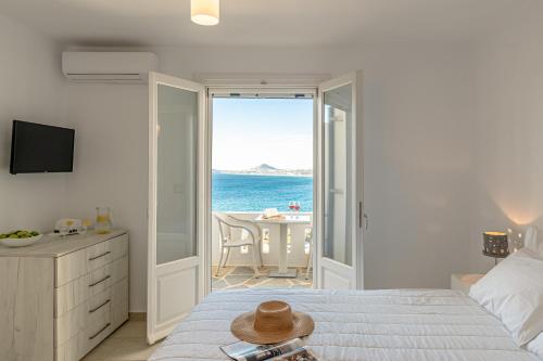 Giường trong phòng chung tại Apricot and Sea Luxury Villas