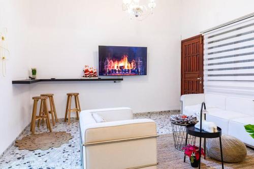 Μια τηλεόραση ή/και κέντρο ψυχαγωγίας στο Luxury House since 1960