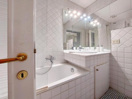 A bathroom at Prestigious Tagliamento Terrace