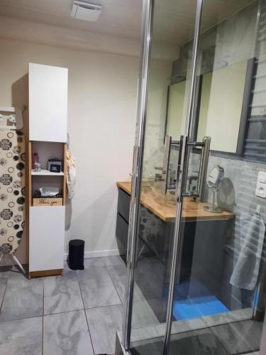 Η κουζίνα ή μικρή κουζίνα στο Gîte Ma Vie Là 3 étoiles, jacuzzi, animaux acceptés
