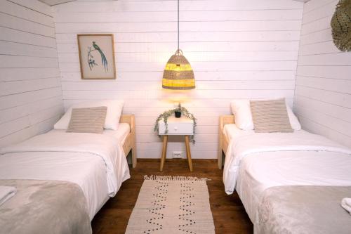 Letto o letti in una camera di Outside Inn