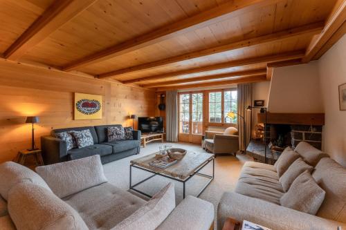 Ein Sitzbereich in der Unterkunft Cozy Place in Gstaad center
