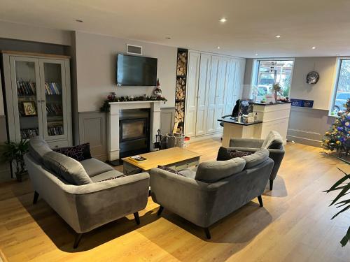 Wood Apartment in Mountain View Complex – Photos 2