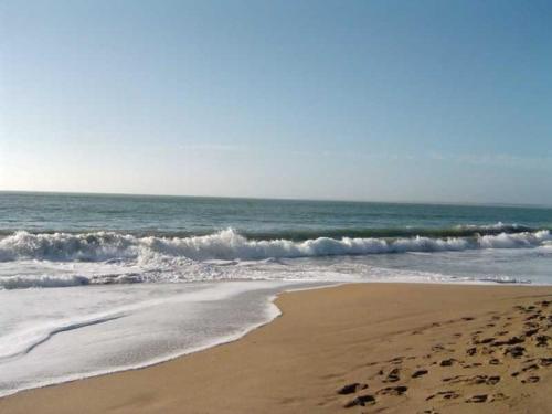 Photo de la galerie de l'établissement Villa calme à 300m de la plage à La Faute-sur-Mer, 5 pers, jardin, animaux acceptés sur demande - FR-1-476-30, à La Faute-sur-Mer