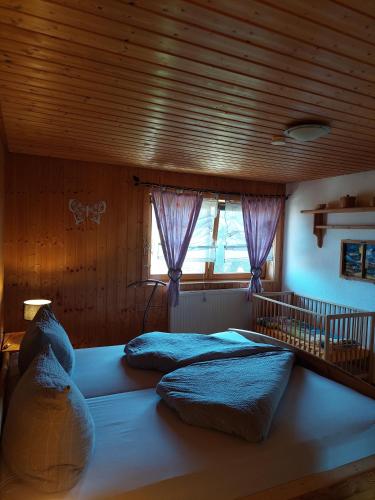 two beds in a bedroom with a wooden ceiling at Urlaub an der Grenze in Lauterbach