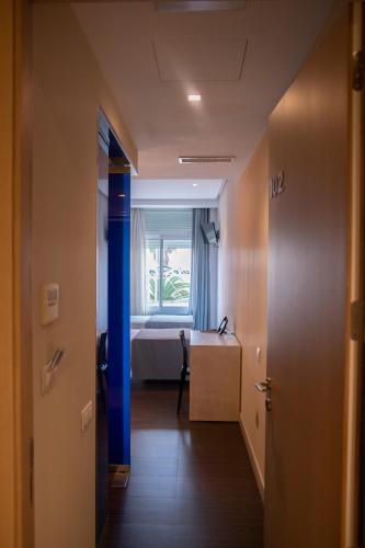 a hallway with a room with a bed and a window at El Globo in Valencia