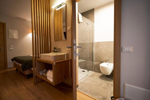 a bathroom with a sink and a shower and a toilet at Hotel Ristorante Pennar in Asiago