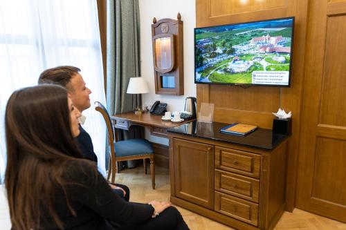 TV a/nebo společenská místnost v ubytování Hungarikum Hotel
