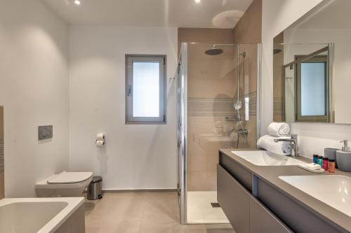 Ένα μπάνιο στο Agora 2-2 DELUXE 1B