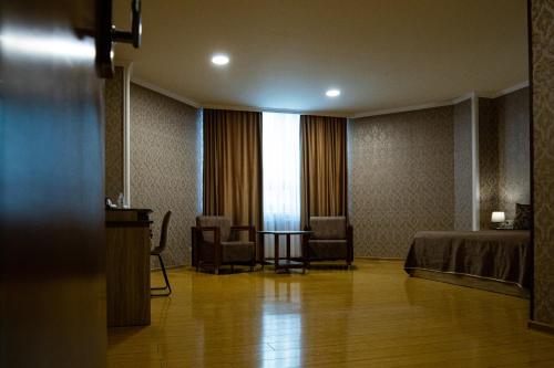  Inga Hotel Yerevan -  Room  picture :   Tea/Coffee maker    Minibar    Shower                           