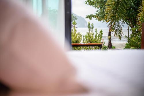 Κήπος έξω από το Mangrovebay Krabi Beachfront Pool Villa