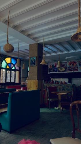 Hôtel Restaurant Aliにあるシーティングエリア
