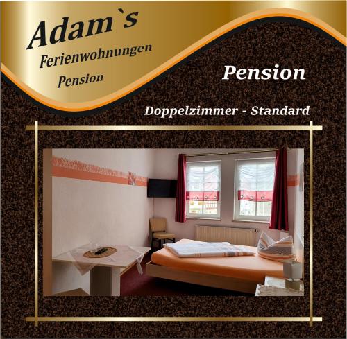 un poster di una camera da letto con letto e finestre di Adams Pension und Ferienwohnungen a Mühlhausen