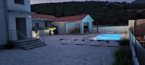 a backyard with a swimming pool and a house at House Vallis Aurea in Povile