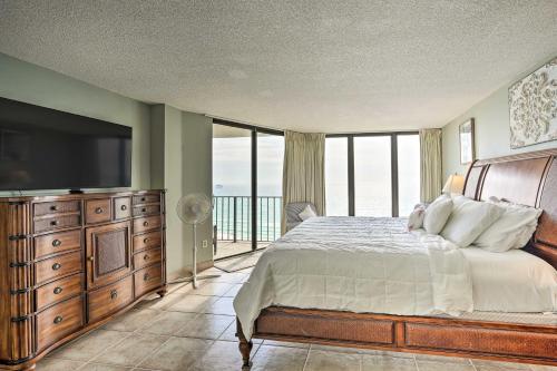 Postel nebo postele na pokoji v ubytování Idyllic PCB Condo with Pool Access and Ocean Views!