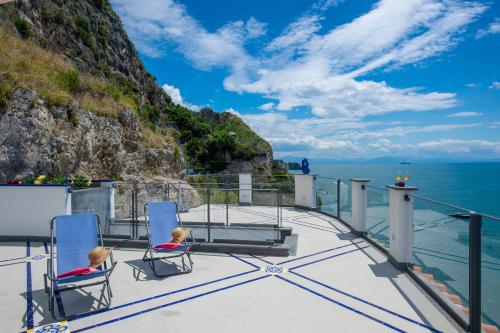 a view of the ocean from the deck of a cruise ship at La Perla di Nettuno in Furore