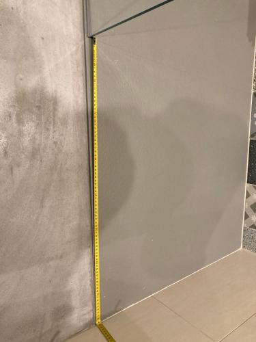 a mirror with a yellow measuring tape on it at Guest House Bella Onda in Tessera