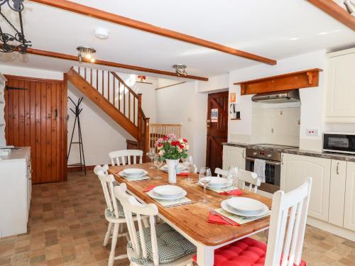 Una cocina o cocineta en The Cobbles