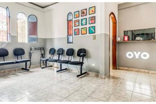 a hair salon with chairs lined up against a wall at Hotel Park Leste, São Paulo in Sao Paulo