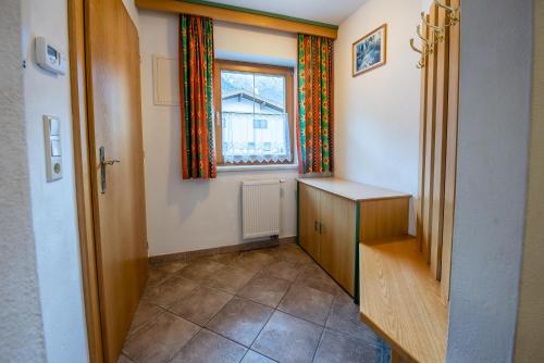 a hallway with a window and a table and a window at Apartment Bacher in Wald im Pinzgau